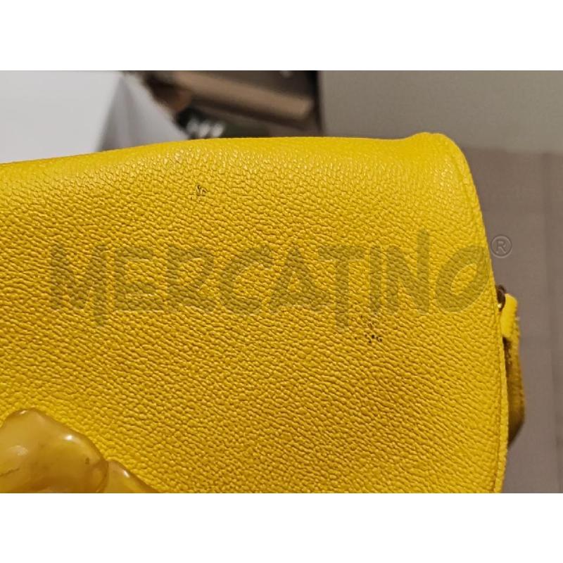 BORSETTA DONNA COCCINELLE GIALLA STONDATA PATTA FIORE | Mercatino dell'Usato Vinci - fraz. sovigliana 4