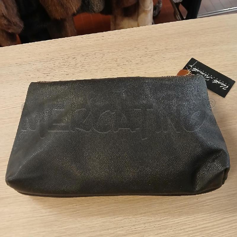 BORSETTA DONNA GHIBLI PELLE BLU PATTA CHIUSURA VITE DORATA | Mercatino dell'Usato Vinci - fraz. sovigliana 2