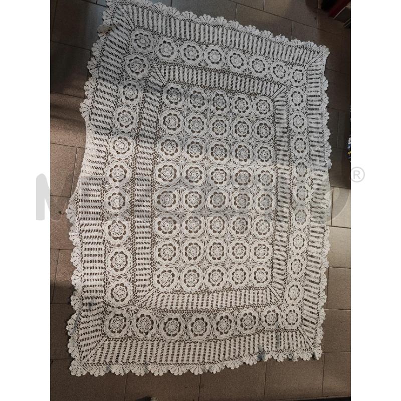 CENTRO UNCINETTO 180X150 BIANCO FATTO A MANO | Mercatino dell'Usato Vinci - fraz. sovigliana 1