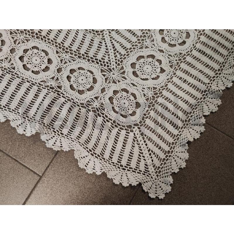 CENTRO UNCINETTO 180X150 BIANCO FATTO A MANO | Mercatino dell'Usato Vinci - fraz. sovigliana 2
