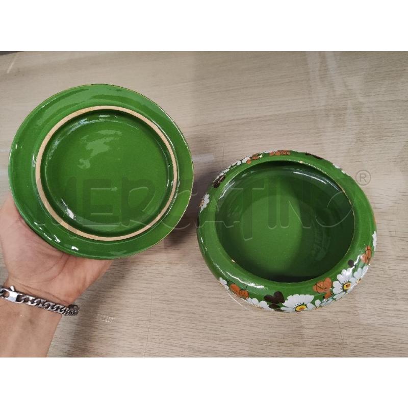 COFANETTO TONDO CERAMICA VERDE FIORI BIANCHI  | Mercatino dell'Usato Vinci - fraz. sovigliana 2