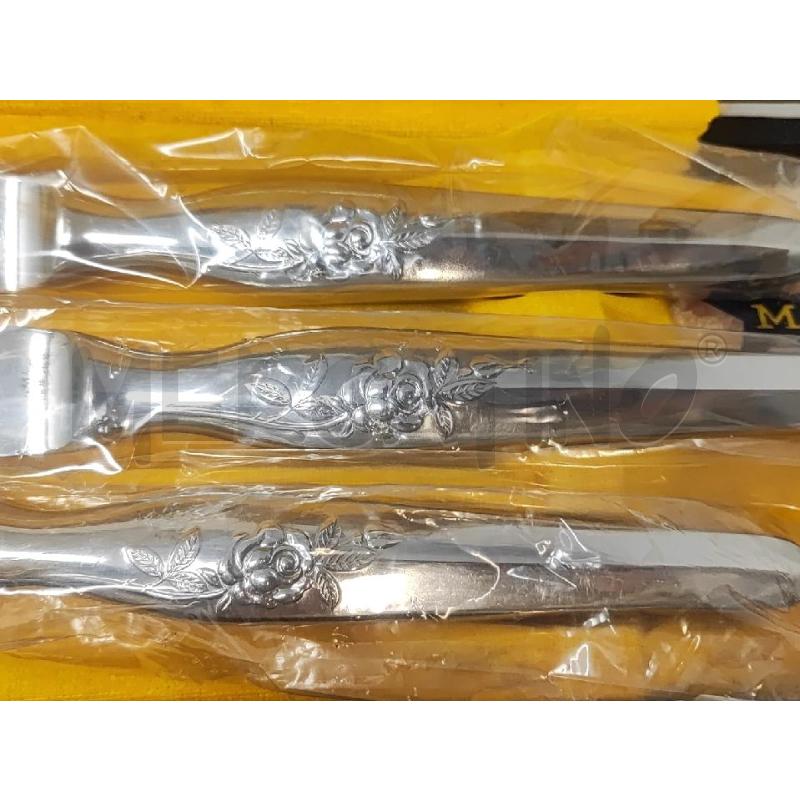 COLTELLI PZ. 2 + FORCHETTONE IN CONFEZIONE ROSTFREI NUOVI | Mercatino dell'Usato Vinci - fraz. sovigliana 2
