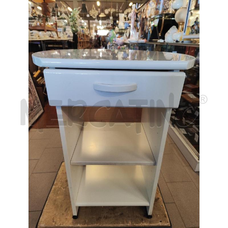 COMODINO BIANCO LACCATO PIANO STONDATO | Mercatino dell'Usato Vinci - fraz. sovigliana 1
