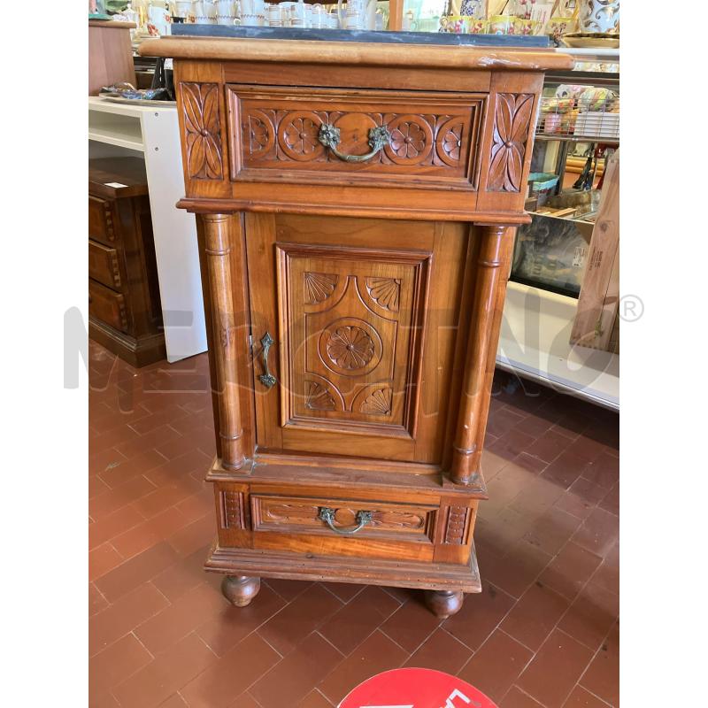 COMODINO LEGNO CON COLONNE PIANO MARMO GRIGIO | Mercatino dell'Usato Vinci - fraz. sovigliana 1