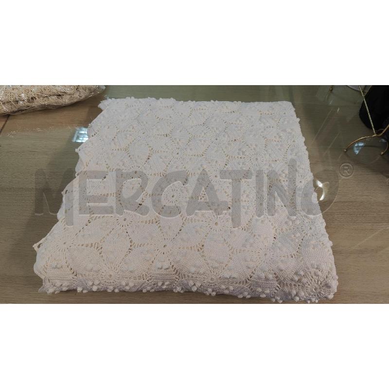 COPERTA 1 E 1/2 UNCINETTO BIANCA FATTA A MANO PALLINI  | Mercatino dell'Usato Vinci - fraz. sovigliana 1