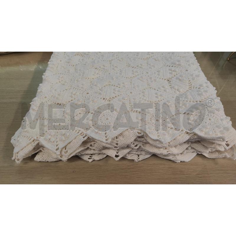 COPERTA 1 E 1/2 UNCINETTO BIANCA FATTA A MANO PALLINI  | Mercatino dell'Usato Vinci - fraz. sovigliana 2