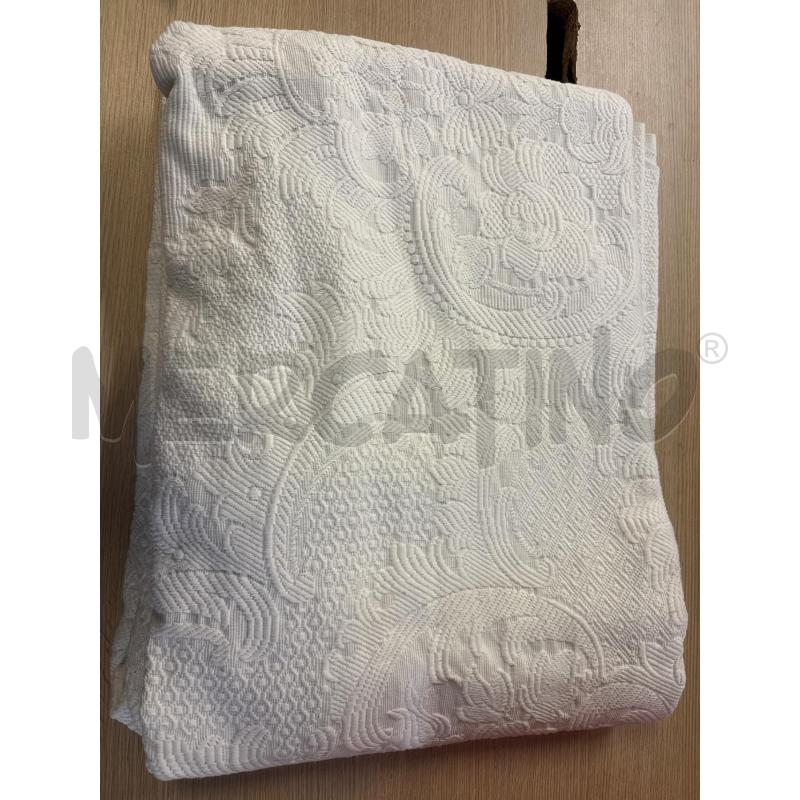 COPERTA MATRIMONIALE BIANCA FIORI | Mercatino dell'Usato Vinci - fraz. sovigliana 1