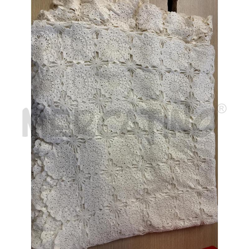 COPERTA MATRIMONIALE UNCINETTO BIANCA FIORI TONDI FATTA A MANO | Mercatino dell'Usato Vinci - fraz. sovigliana 1