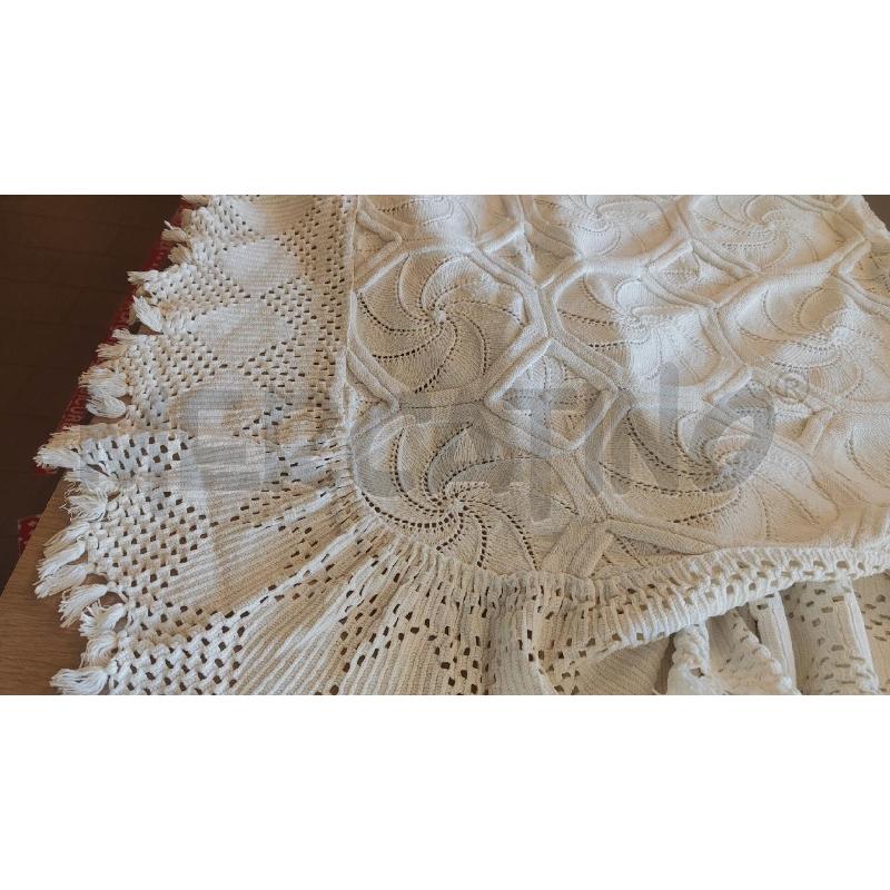 COPERTA MATRIMONIALE UNCINETTO BIANCA FIORI VORTICE  | Mercatino dell'Usato Vinci - fraz. sovigliana 3