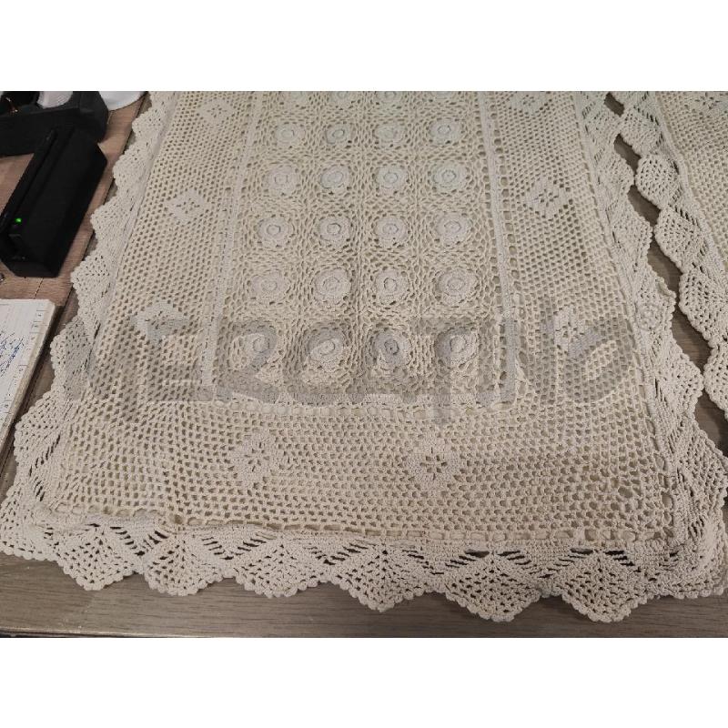 COPRI CUSCINO 2 PZ UNCINETTO FATTO A MANO FIORI | Mercatino dell'Usato Vinci - fraz. sovigliana 2