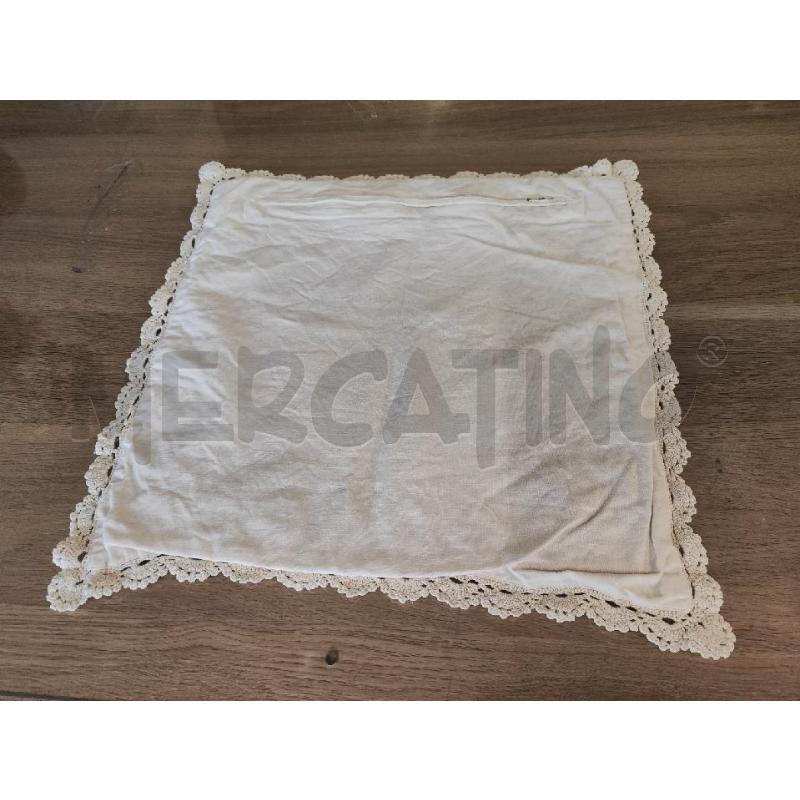 COPRI CUSCINO UNCINETTO BEIGE FATTO A MANO | Mercatino dell'Usato Vinci - fraz. sovigliana 2