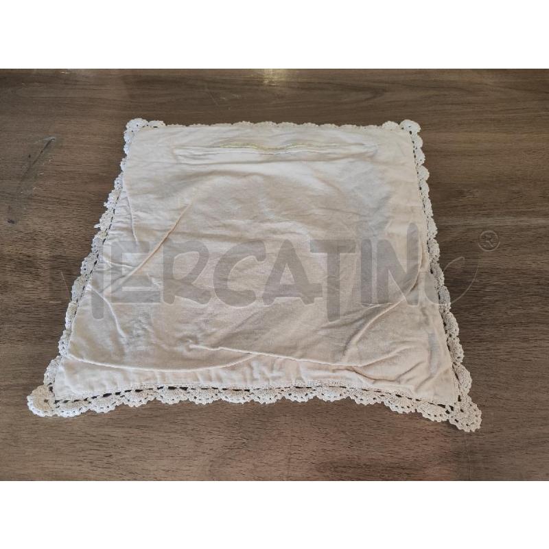 COPRI CUSCINO UNCINETTO BEIGE FATTO A MANO | Mercatino dell'Usato Vinci - fraz. sovigliana 2