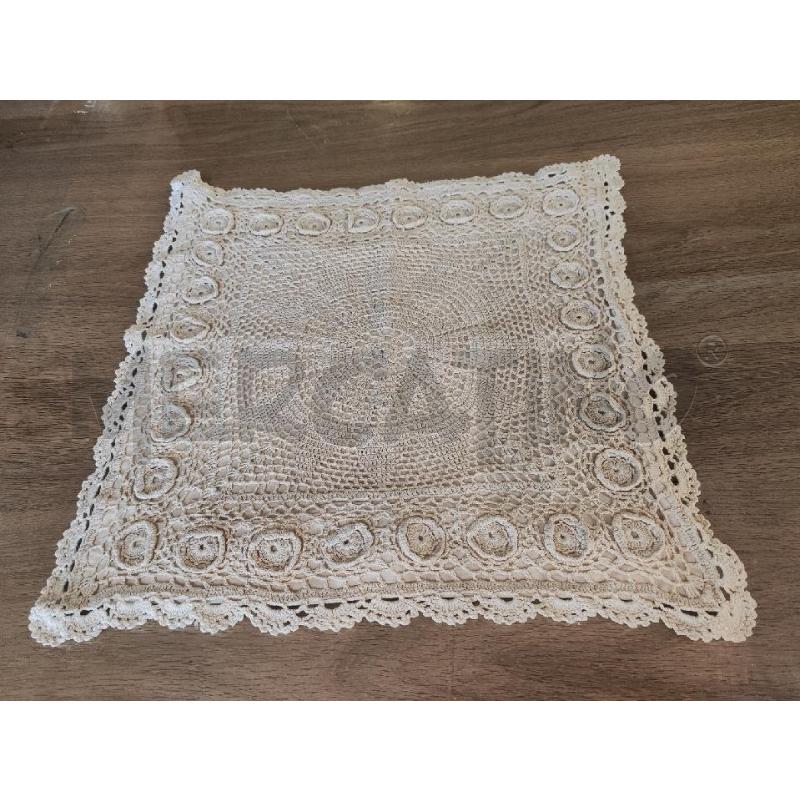 COPRI CUSCINO UNCINETTO BEIGE FATTO A MANO | Mercatino dell'Usato Vinci - fraz. sovigliana 1
