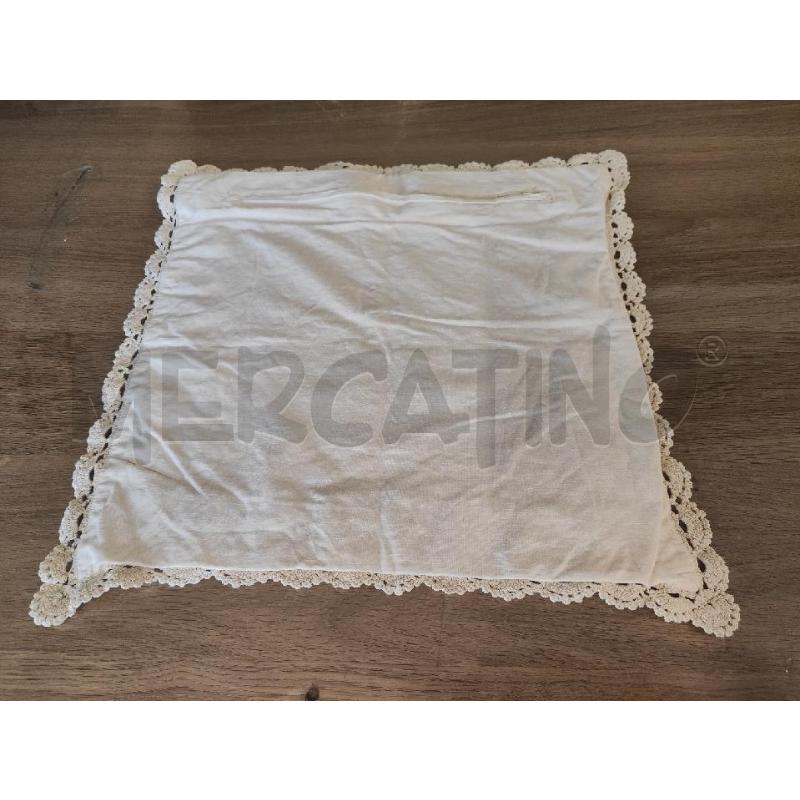 COPRI CUSCINO UNCINETTO BEIGE FATTO A MANO | Mercatino dell'Usato Vinci - fraz. sovigliana 2