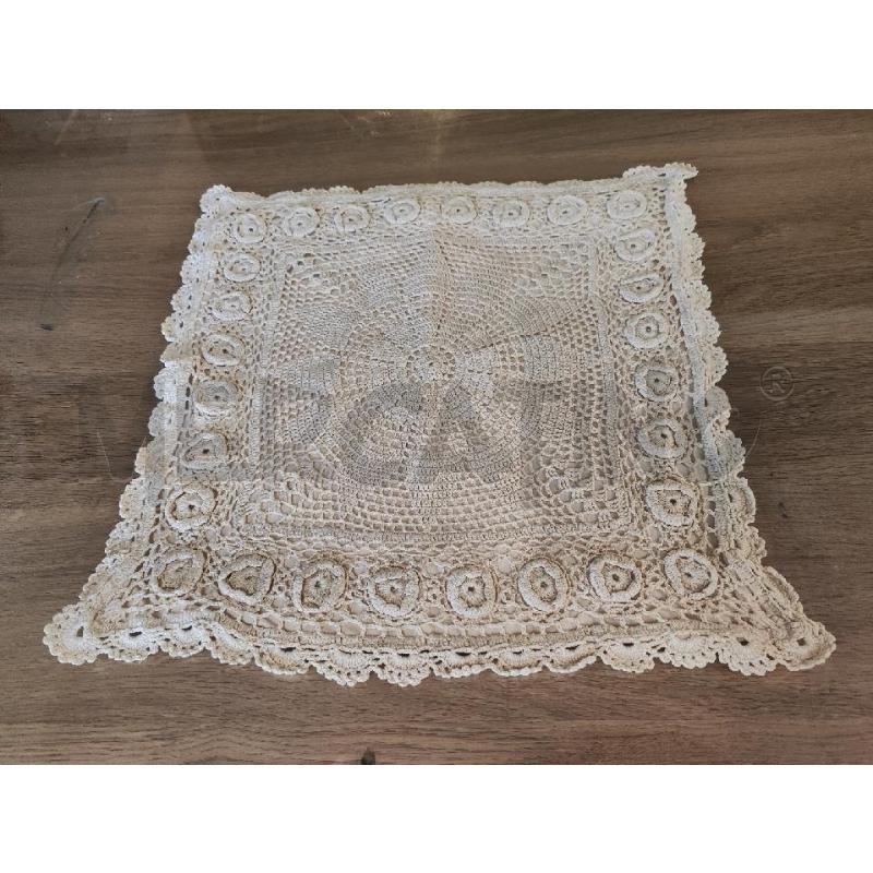 COPRI CUSCINO UNCINETTO BEIGE FATTO A MANO | Mercatino dell'Usato Vinci - fraz. sovigliana 1