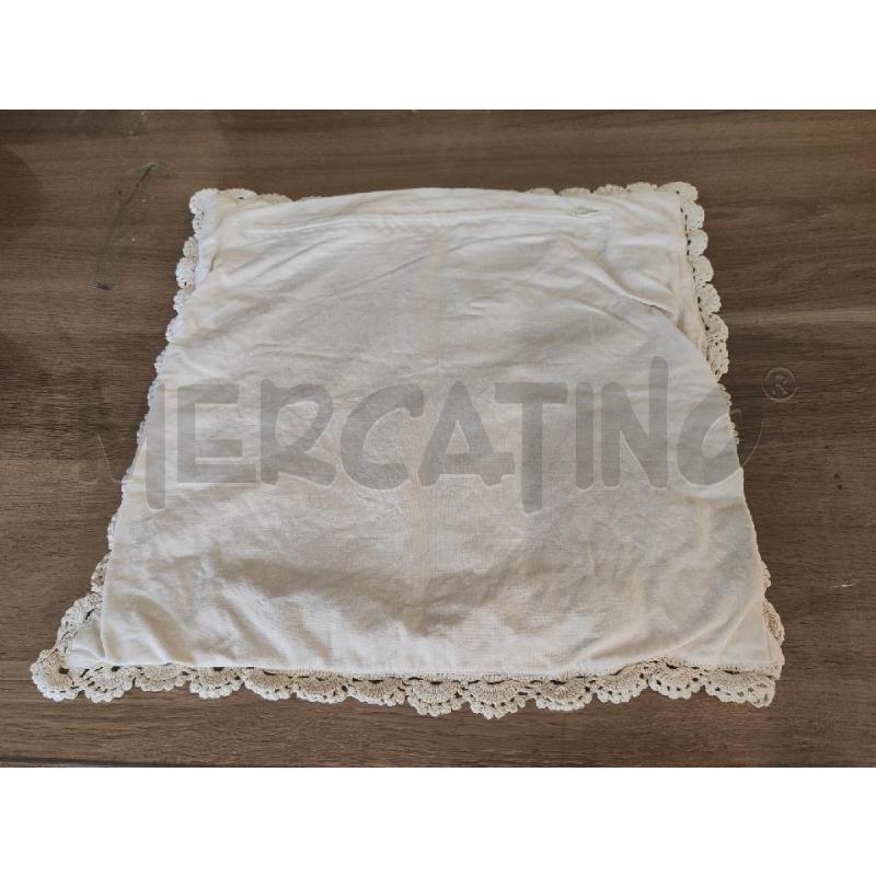 COPRI CUSCINO UNCINETTO BEIGE FATTO A MANO | Mercatino dell'Usato Vinci - fraz. sovigliana 2
