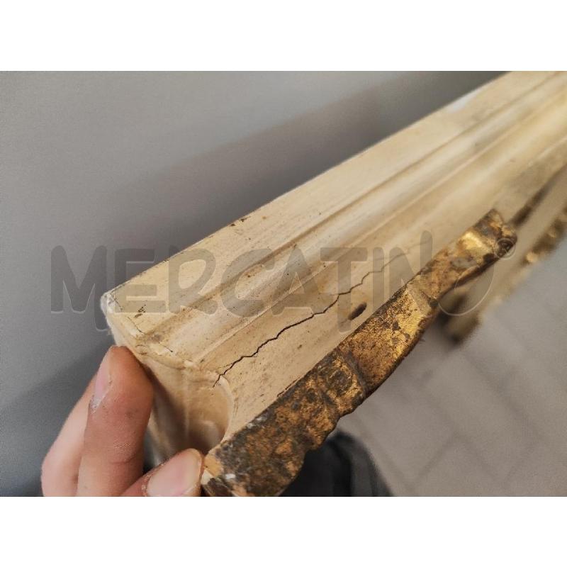 CORNICE 83X63 SBIANCATA ORO RICCIOLI | Mercatino dell'Usato Vinci - fraz. sovigliana 2