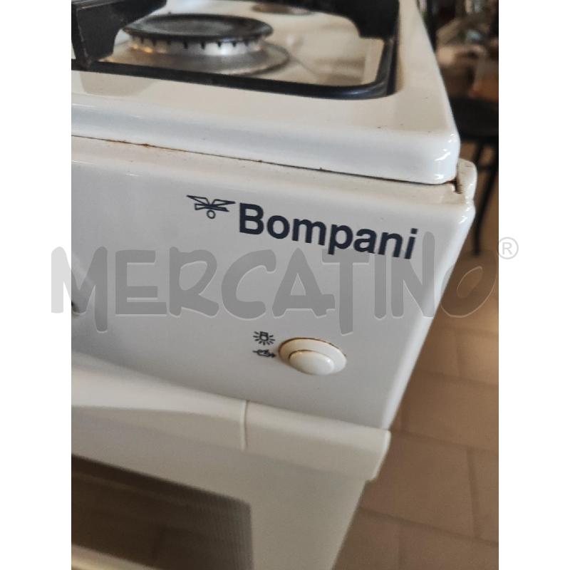 CUCINA BOMPANI 4 F METANO SMALTATA BIANCA | Mercatino dell'Usato Vinci - fraz. sovigliana 4