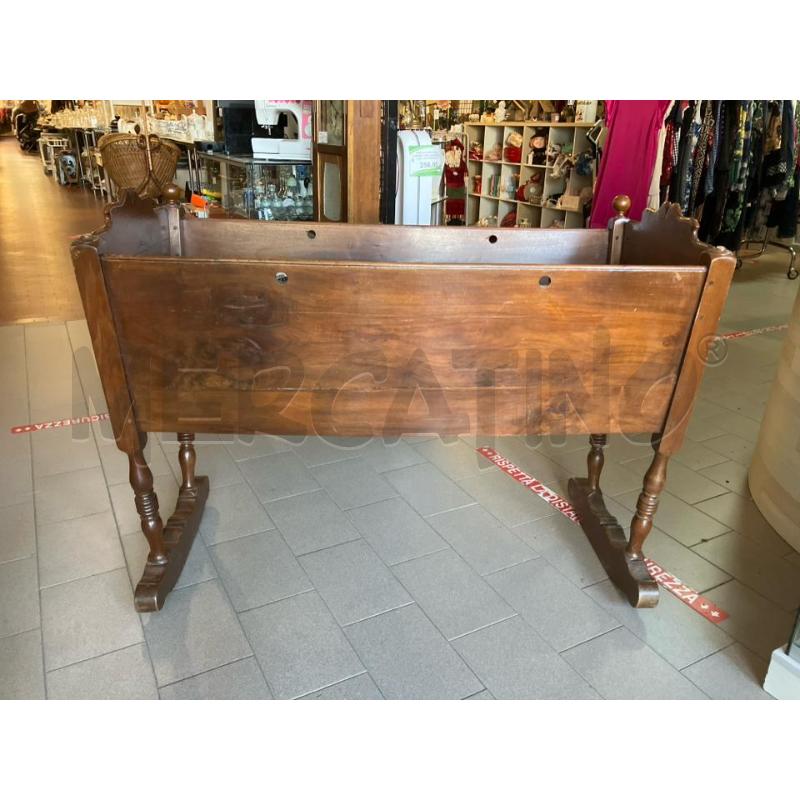 CULLA IN LEGNO A DONDOLO - MANCANO 2 POMELLI | Mercatino dell'Usato Vinci - fraz. sovigliana 1