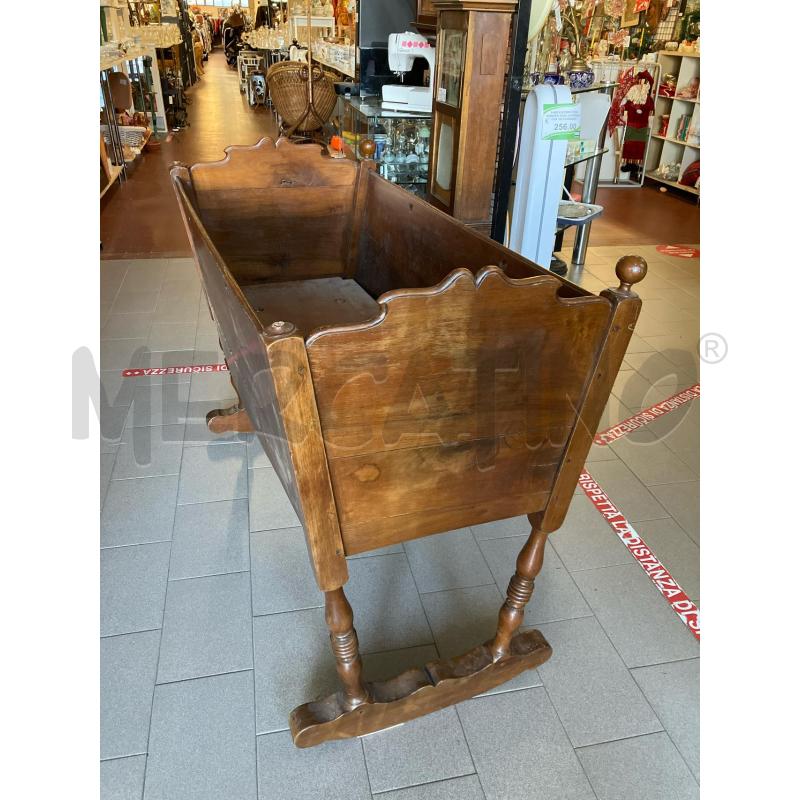 CULLA IN LEGNO A DONDOLO - MANCANO 2 POMELLI | Mercatino dell'Usato Vinci - fraz. sovigliana 2