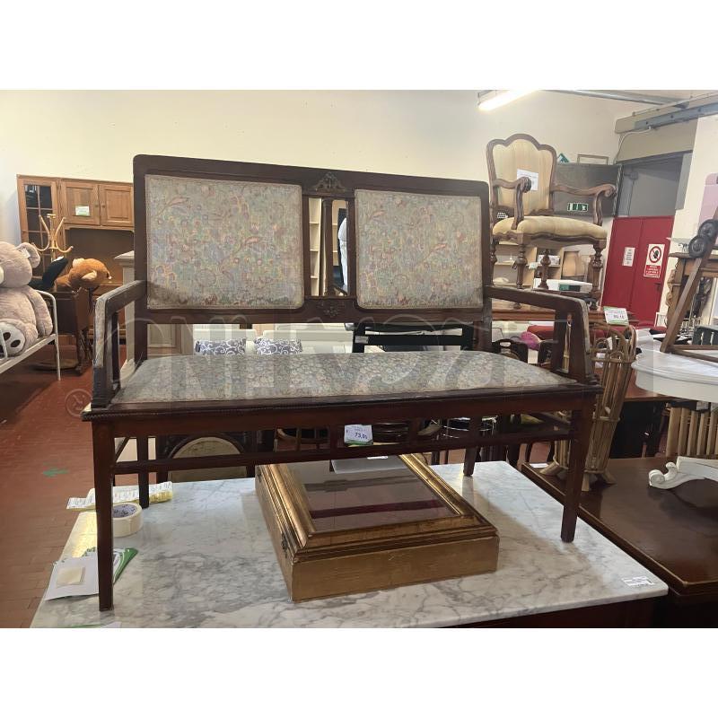 DIVANETTO LIBERTY IN LEGNO E STOFFA L. 145 CM | Mercatino dell'Usato Vinci - fraz. sovigliana 1