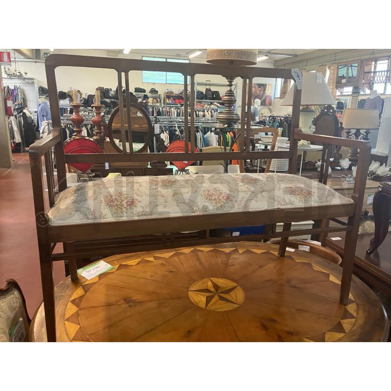 DIVANETTO LIBERTY LEGNO E STOFFA DAMASCATA 120 CM | Mercatino dell'Usato Vinci - fraz. sovigliana 1
