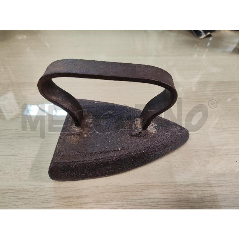 FERRO DA STIRO VECCHIO IN METALLO | Mercatino dell'Usato Vinci - fraz. sovigliana 1