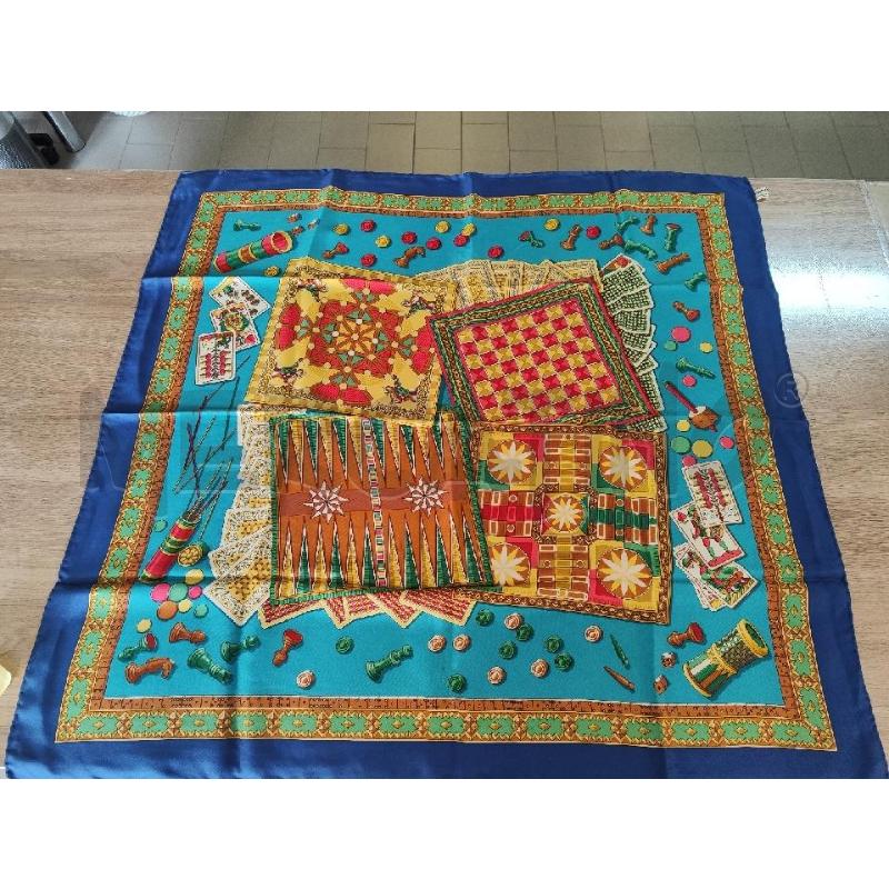 FOULARD FERRAGAMO 86X88 AZZURRO BORDO BLU SCACCHI | Mercatino dell'Usato Vinci - fraz. sovigliana 1
