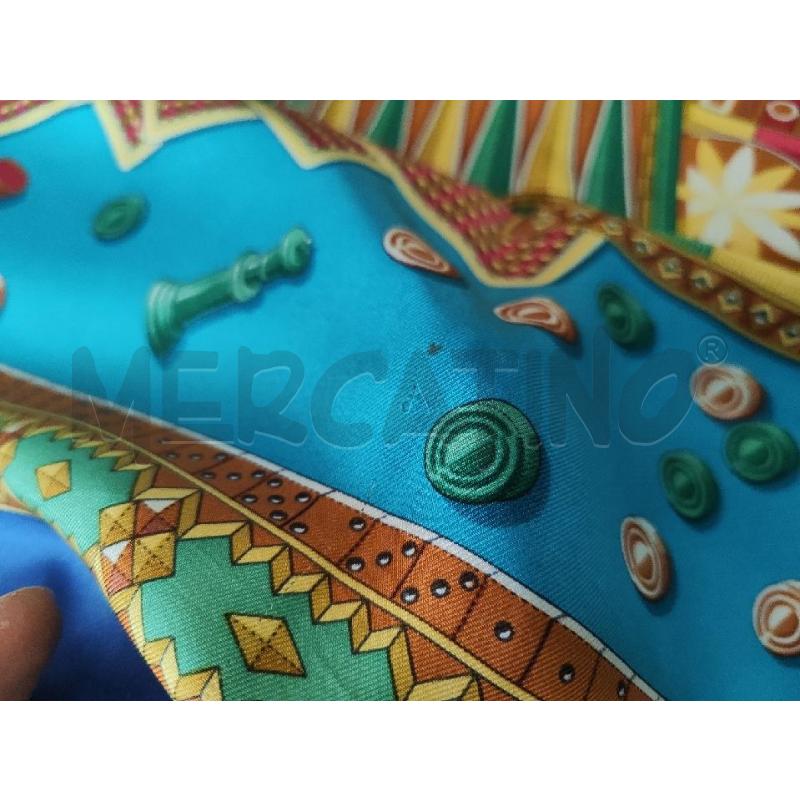 FOULARD FERRAGAMO 86X88 AZZURRO BORDO BLU SCACCHI | Mercatino dell'Usato Vinci - fraz. sovigliana 2