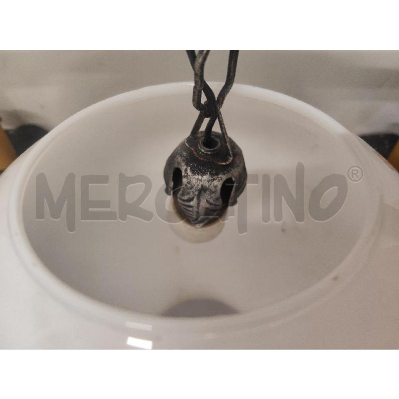 LAMPADARIO 5 LUCI FERRO BATTUTO PALLA VETRO BIANCA  | Mercatino dell'Usato Vinci - fraz. sovigliana 2