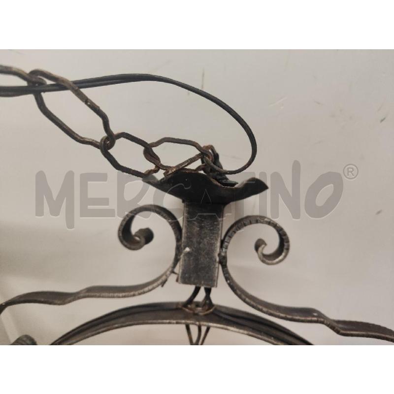 LAMPADARIO 5 LUCI FERRO BATTUTO PALLA VETRO BIANCA  | Mercatino dell'Usato Vinci - fraz. sovigliana 4