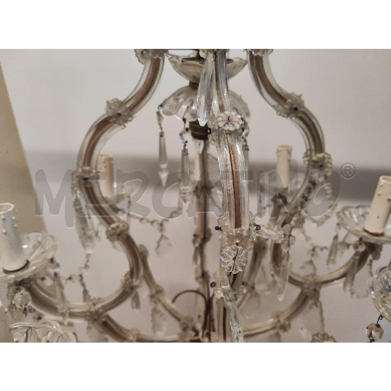 LAMPADARIO 8 LUCI CON GOCCIE VETRO NE MANCANO DIVERSI  | Mercatino dell'Usato Vinci - fraz. sovigliana 3