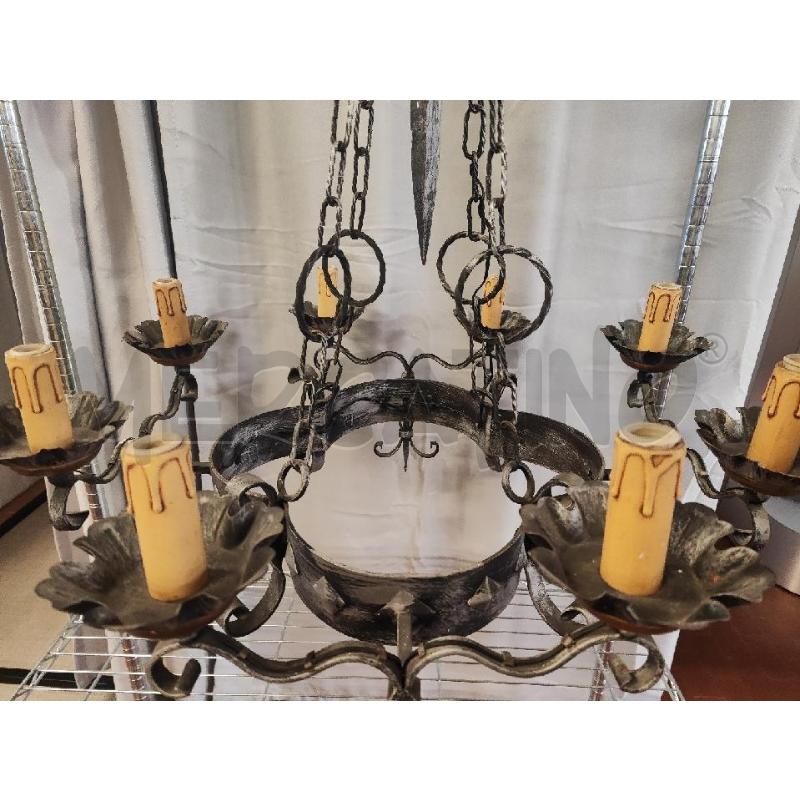 LAMPADARIO FERRO BATTUTO 8 LUCI  | Mercatino dell'Usato Vinci - fraz. sovigliana 2