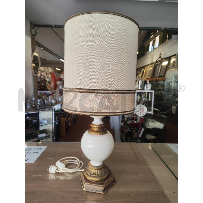 LAMPADA DA TAVOLO BASE CERAMICA BIANCA E ORO | Mercatino dell'Usato Vinci - fraz. sovigliana 1