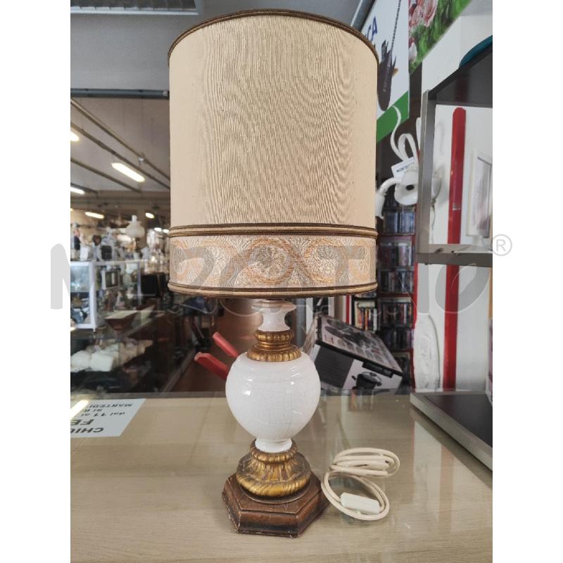 LAMPADA DA TAVOLO BASE CERAMICA BIANCA E ORO | Mercatino dell'Usato Vinci - fraz. sovigliana 1
