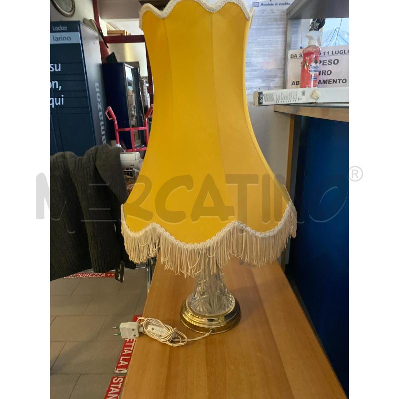 LAMPADA DA TAVOLO BASE CRISTALLO CAPPELLO GIALLO | Mercatino dell'Usato Vinci - fraz. sovigliana 1