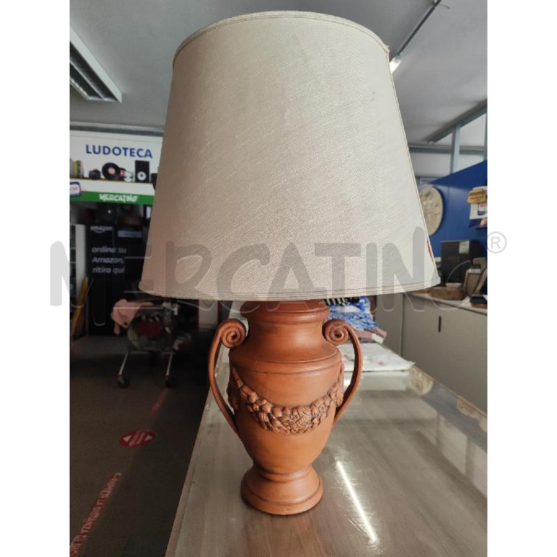 LAMPADA DA TAVOLO BASE TERRACOTTA CON DRAPPO 2 MANICI | Mercatino dell'Usato Vinci - fraz. sovigliana 1