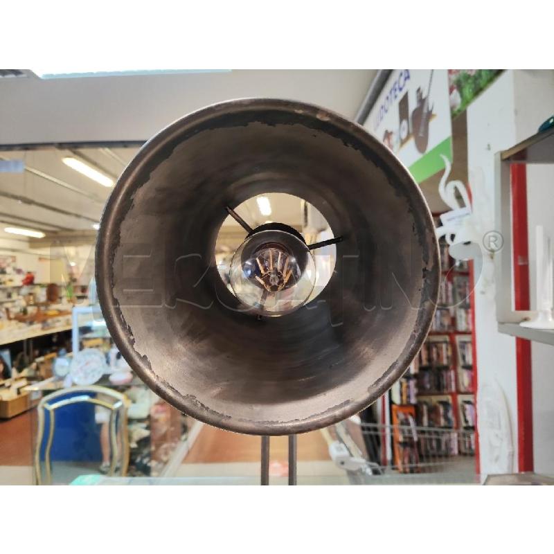 LAMPADA DA TAVOLO CON BRACCIO METALLO GRIGIA | Mercatino dell'Usato Vinci - fraz. sovigliana 2