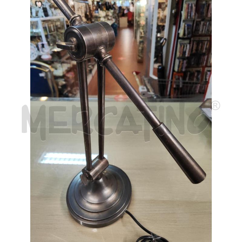 LAMPADA DA TAVOLO CON BRACCIO METALLO GRIGIA | Mercatino dell'Usato Vinci - fraz. sovigliana 3