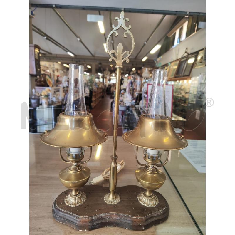 LAMPADA DA TAVOLO DOPPIA FORMA A PETROLIO | Mercatino dell'Usato Vinci - fraz. sovigliana 1