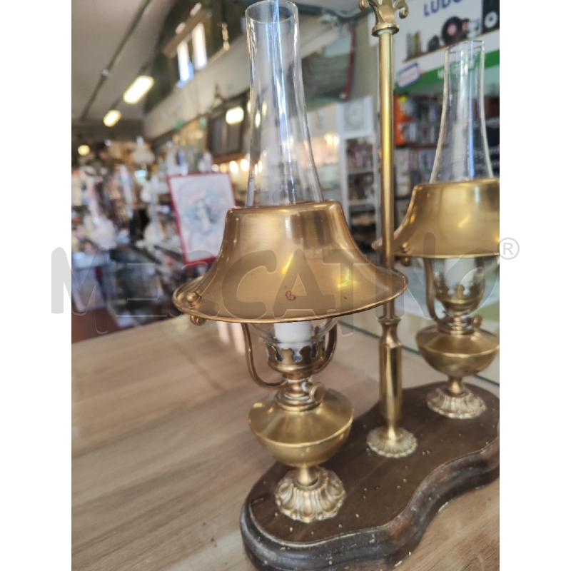 LAMPADA DA TAVOLO DOPPIA FORMA A PETROLIO | Mercatino dell'Usato Vinci - fraz. sovigliana 2
