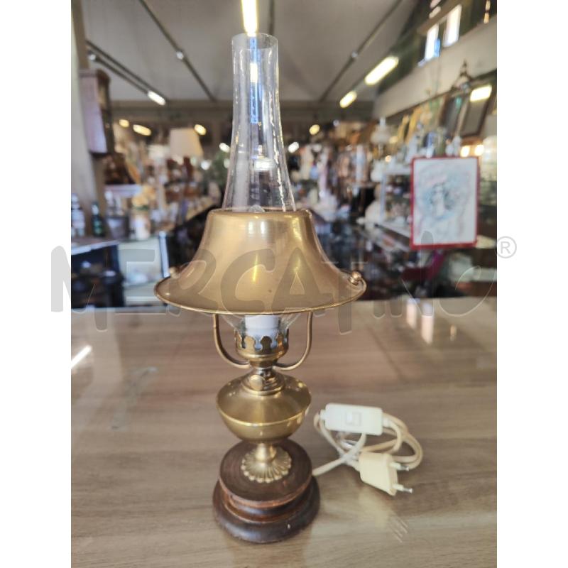 LAMPADINA DA TAVOLO FORMA A PETROLIO | Mercatino dell'Usato Vinci - fraz. sovigliana 1