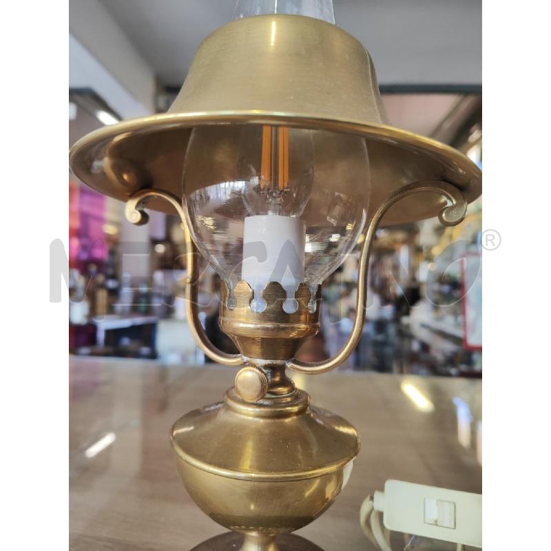 LAMPADINA DA TAVOLO FORMA A PETROLIO | Mercatino dell'Usato Vinci - fraz. sovigliana 2