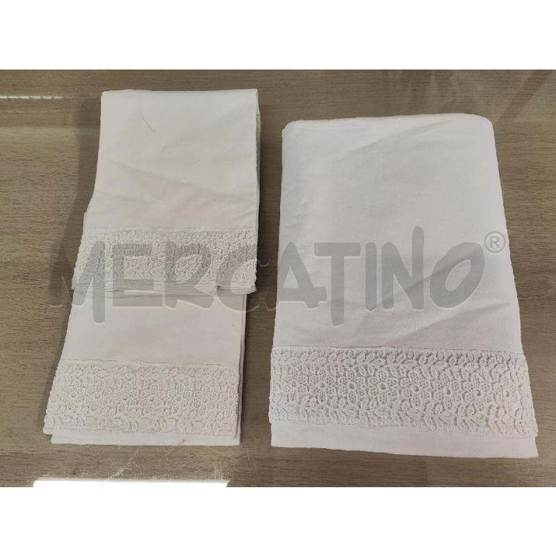 LENZUOLO MATRIMONIALE BIANCO SOLO SOPRA + 2 FEDERE BORDO TRINA FIORI BIANCHI | Mercatino dell'Usato Vinci - fraz. sovigliana 1