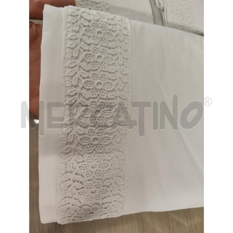 LENZUOLO MATRIMONIALE BIANCO SOLO SOPRA + 2 FEDERE BORDO TRINA FIORI BIANCHI | Mercatino dell'Usato Vinci - fraz. sovigliana 3