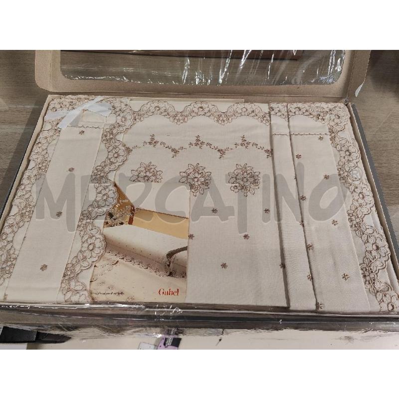 LENZUOLO MATRIMONIALE COMPLETO SOTTO+ SOPRA + 2 FEDERE PANNA RICAMO FIORI BEIGE IN SCATOLA NUOVO  | Mercatino dell'Usato Vinci - fraz. sovigliana 1