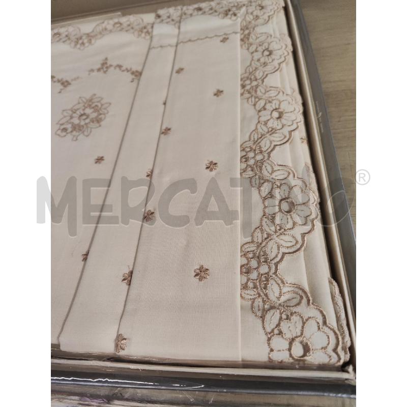 LENZUOLO MATRIMONIALE COMPLETO SOTTO+ SOPRA + 2 FEDERE PANNA RICAMO FIORI BEIGE IN SCATOLA NUOVO  | Mercatino dell'Usato Vinci - fraz. sovigliana 3