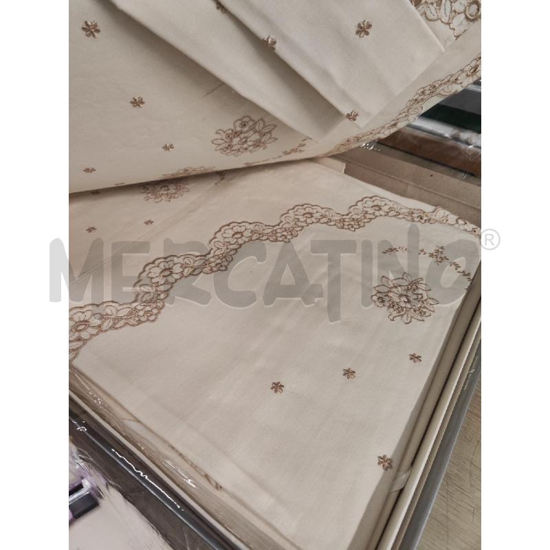 LENZUOLO MATRIMONIALE COMPLETO SOTTO+ SOPRA + 2 FEDERE PANNA RICAMO FIORI BEIGE IN SCATOLA NUOVO  | Mercatino dell'Usato Vinci - fraz. sovigliana 4