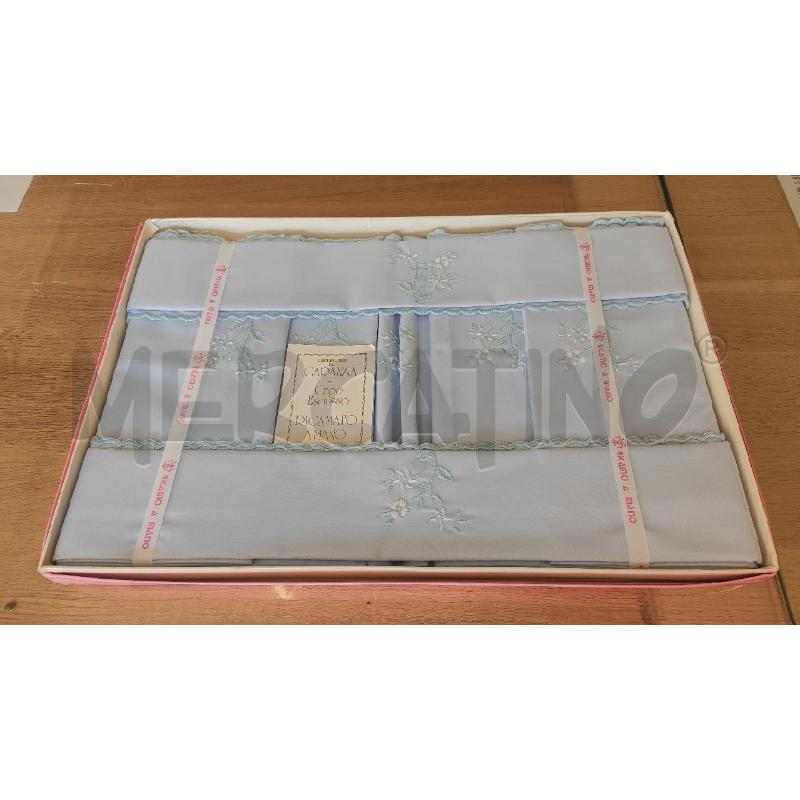 LENZUOLO MATRIMONIALE + 2 FEDERE AZZURRO RICAMO FIORI BIANCHI NUOVO | Mercatino dell'Usato Vinci - fraz. sovigliana 1