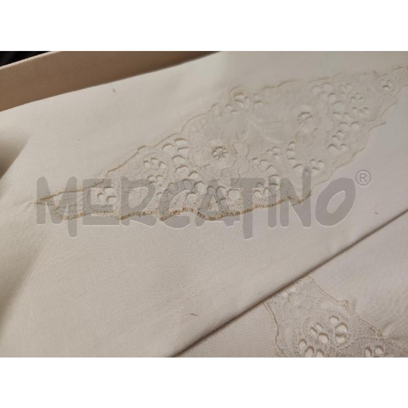LENZUOLO MATRIMONIALE + 2 FEDERE BIANCO NUOVO INSERTI INTAGLIATI | Mercatino dell'Usato Vinci - fraz. sovigliana 3